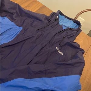 gently used Colombia rain coat